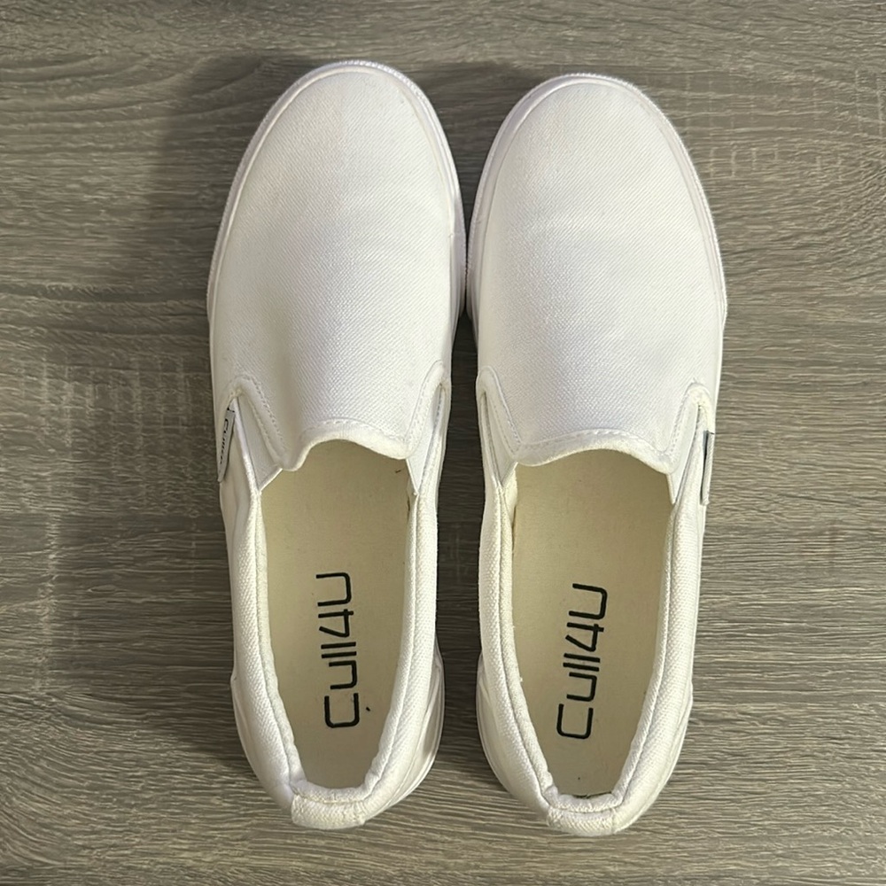 Brand New Women’s Cull4U by Amazon White Fashion Slip On Sneakers in size 8.5